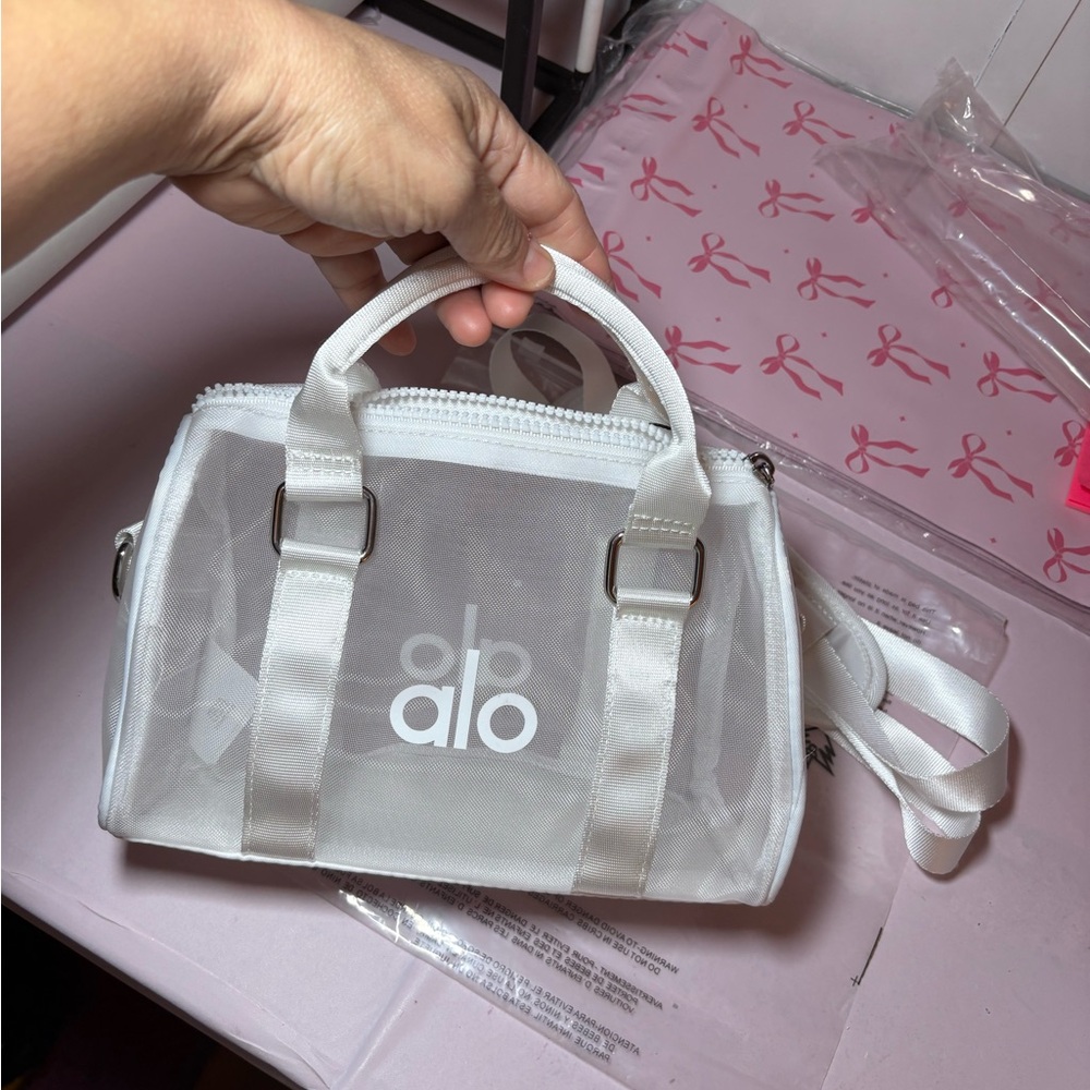 NEW 🤍🤍ALO Yoga Classic White Mini Bag - Picture 10 of 13